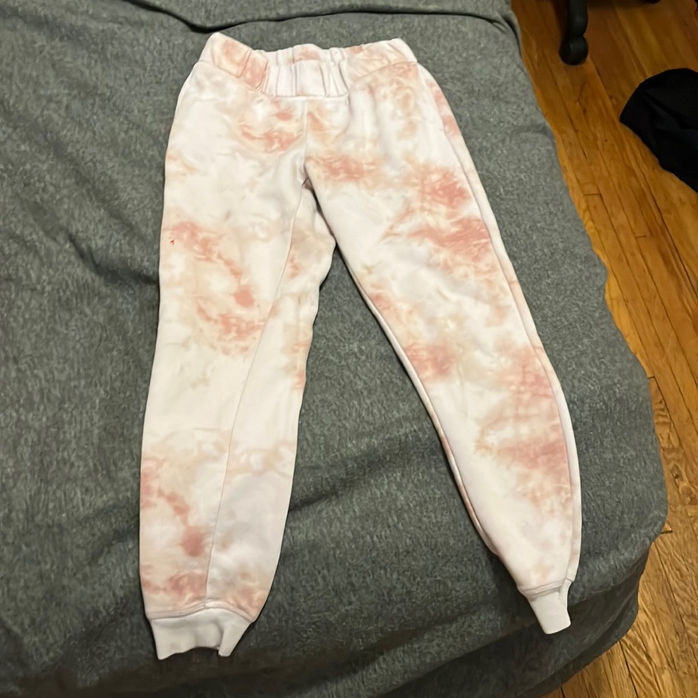 10-12, white with pink spots